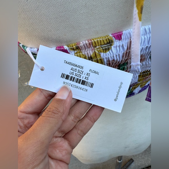 NWT KARI HALTER TOP - FLORAL size XS - Picture 10 of 11